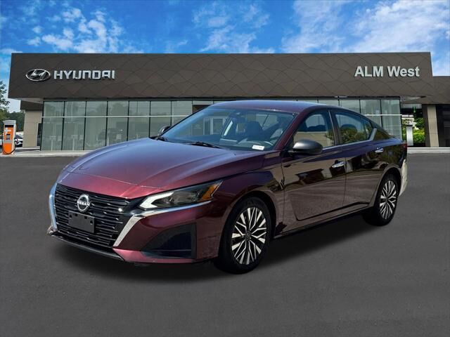 2024 Nissan Altima 2.5 SV — photo 1 of 13