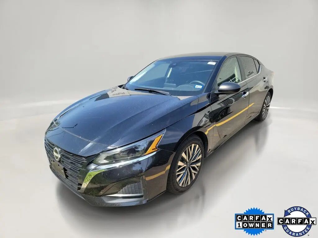 2025 Nissan Altima 2.5 SV — photo 1 of 13