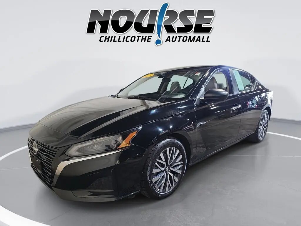 2025 Nissan Altima 2.5 SV — photo 1 of 13