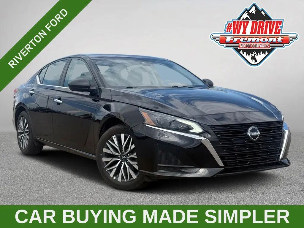 2025 Nissan Altima 2.5 SV — photo 1 of 13