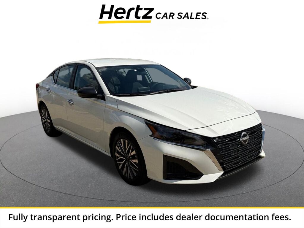 2025 Nissan Altima SV — photo 1 of 11