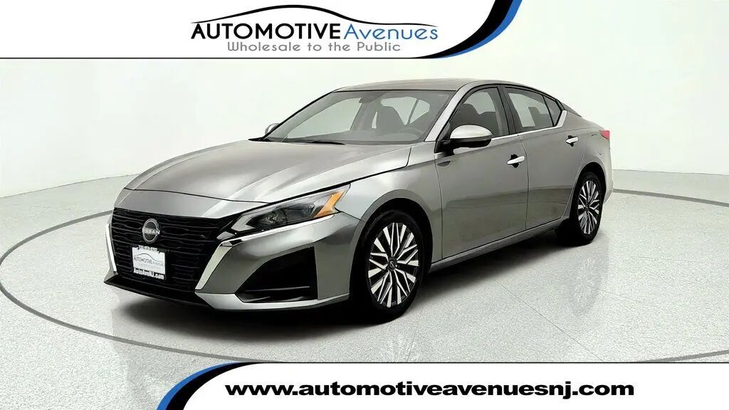 2023 Nissan Altima 2.5 SV — photo 1 of 13