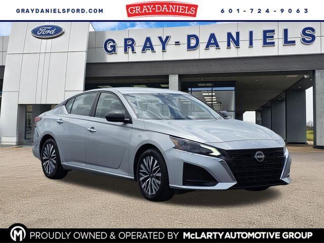 2024 Nissan Altima 2.5 SV — photo 1 of 13