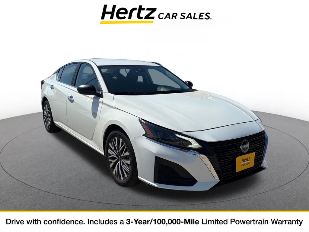 2025 Nissan Altima SV — photo 1 of 11