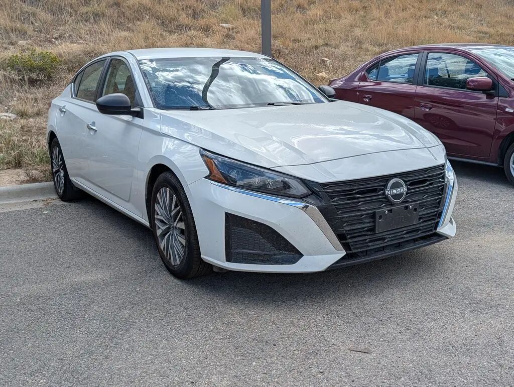 2025 Nissan Altima 2.5 SV — photo 1 of 3