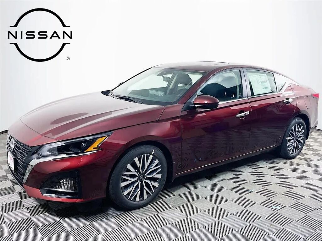 2025 Nissan Altima 2.5 SV — photo 1 of 6