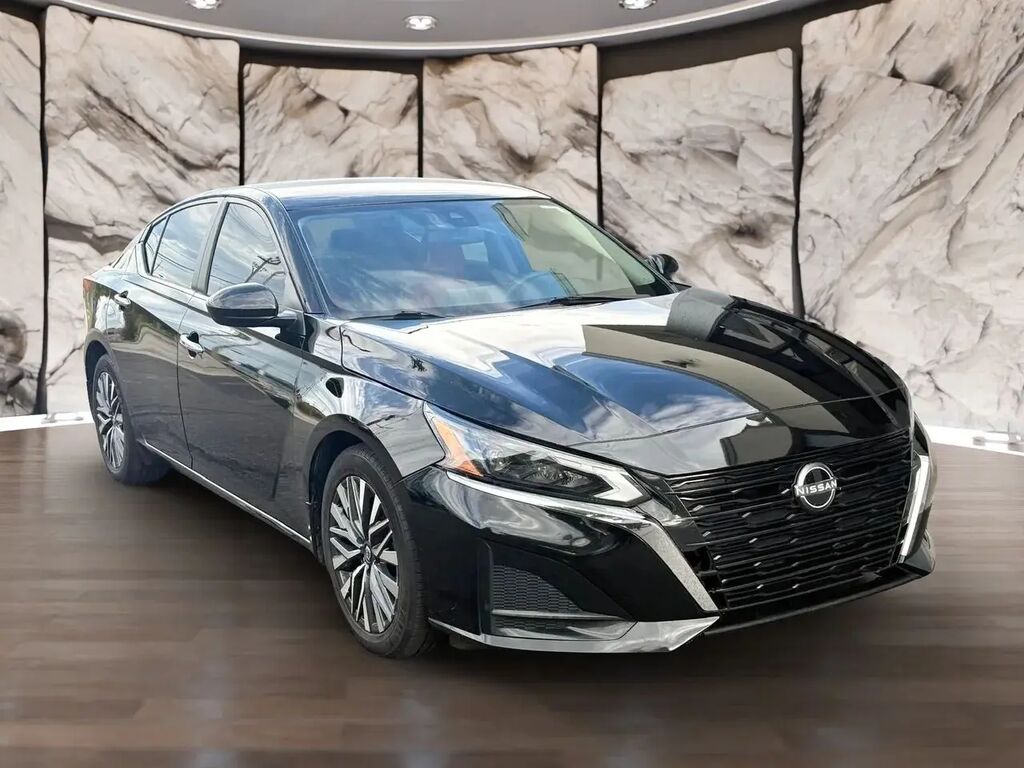 2023 Nissan Altima 2.5 SV — photo 1 of 13