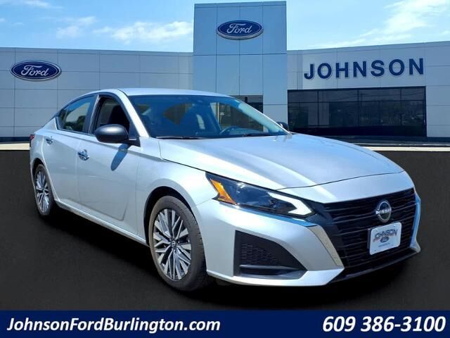 2024 Nissan Altima 2.5 SV — photo 1 of 12