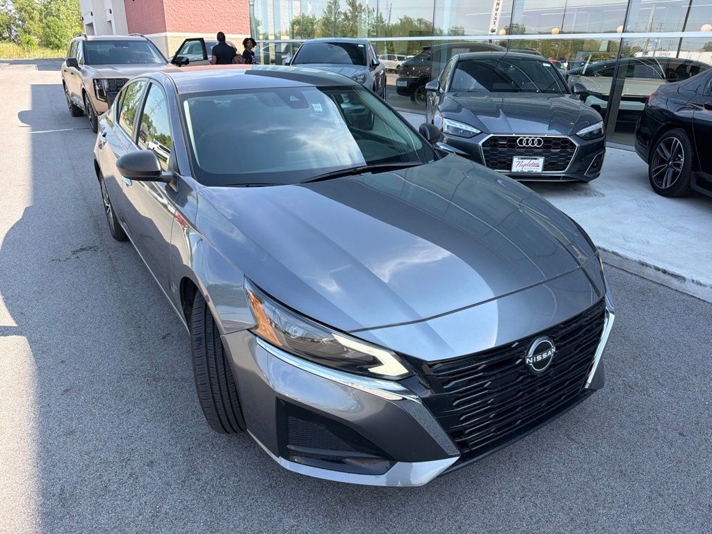 2024 Nissan Altima 2.5 SV — photo 1 of 8