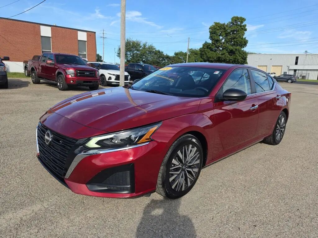 2024 Nissan Altima 2.5 SV — photo 1 of 13
