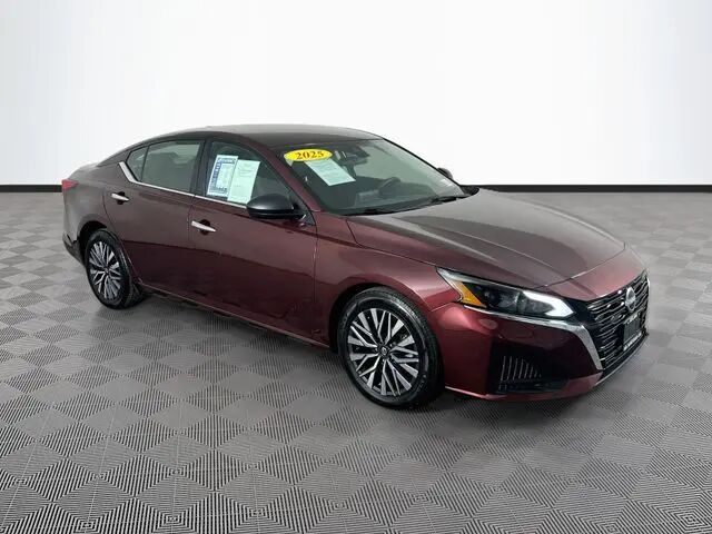 2025 Nissan Altima 2.5 SV — photo 1 of 13