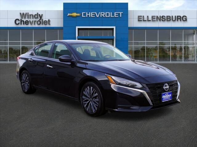 2025 Nissan Altima 2.5 SV — photo 1 of 13