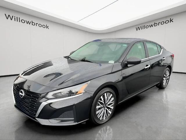 2025 Nissan Altima 2.5 SV — photo 1 of 13