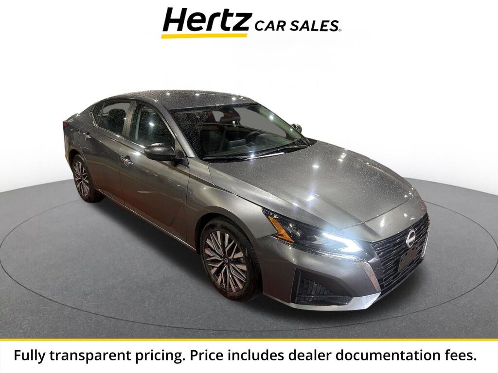 2025 Nissan Altima SV — photo 1 of 11