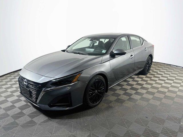 2025 Nissan Altima SV — photo 1 of 13