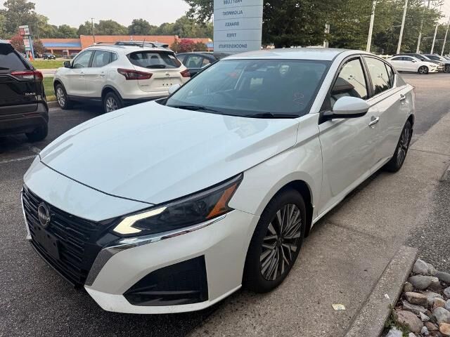 2023 Nissan Altima 2.5 SV — photo 1 of 13