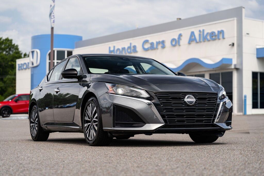 2024 Nissan Altima 2.5 SV — photo 1 of 13