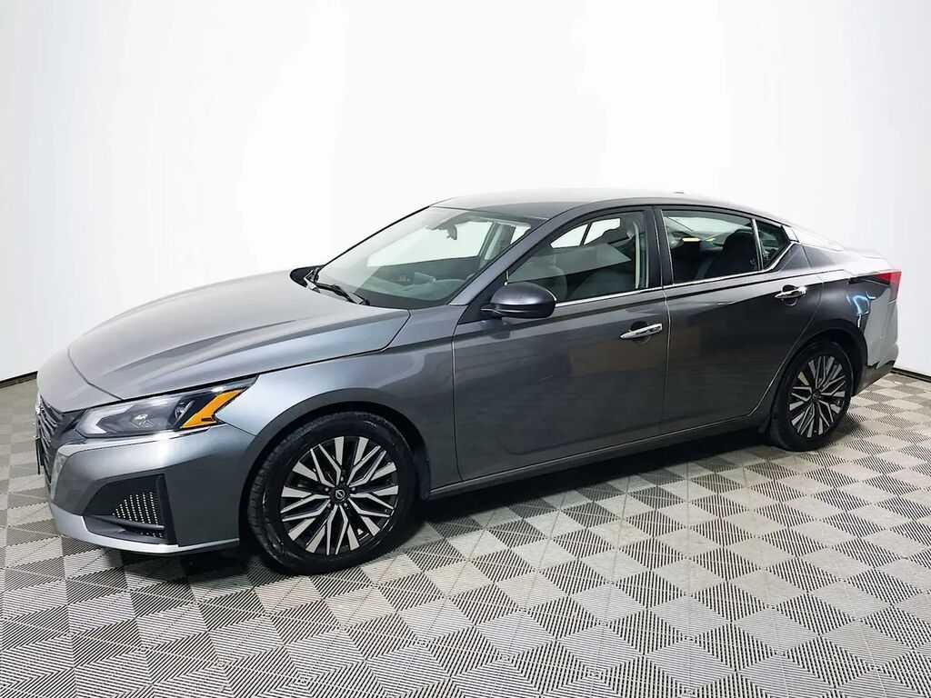 2024 Nissan Altima 2.5 SV — photo 1 of 13