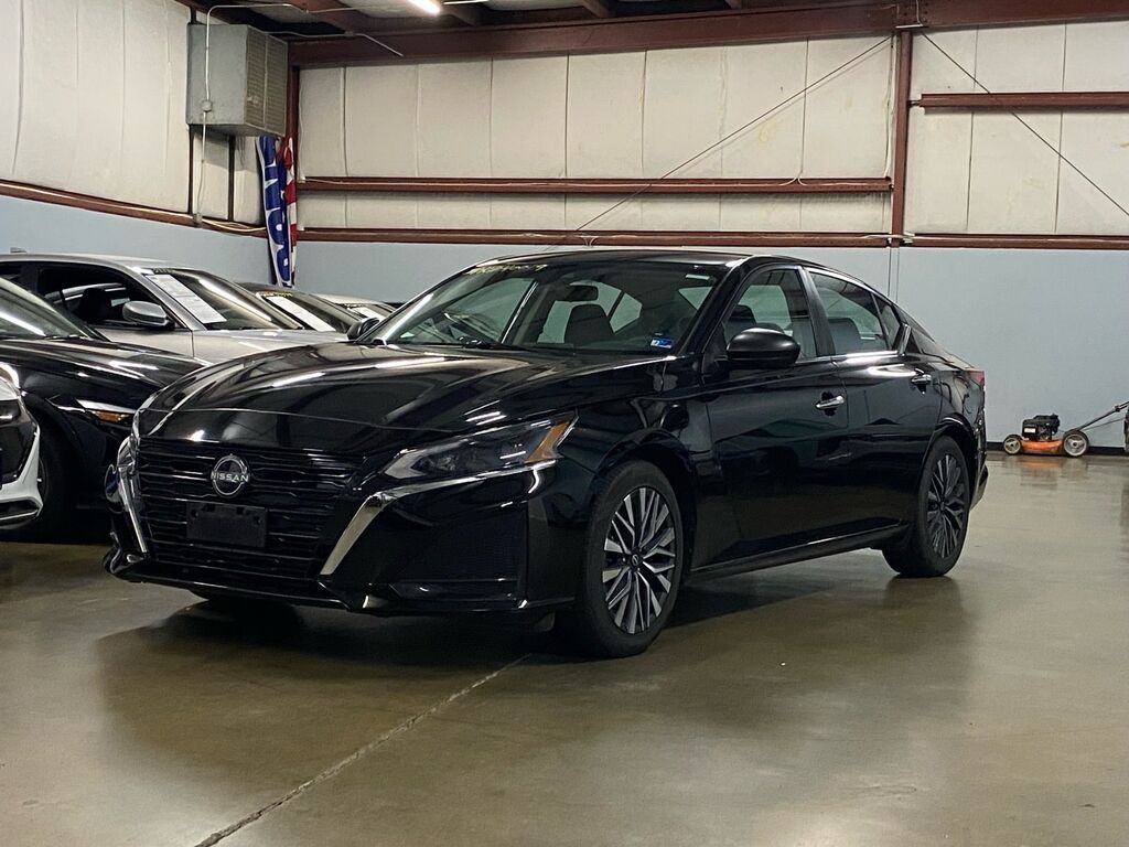 2024 Nissan Altima 2.5 SV — photo 1 of 13