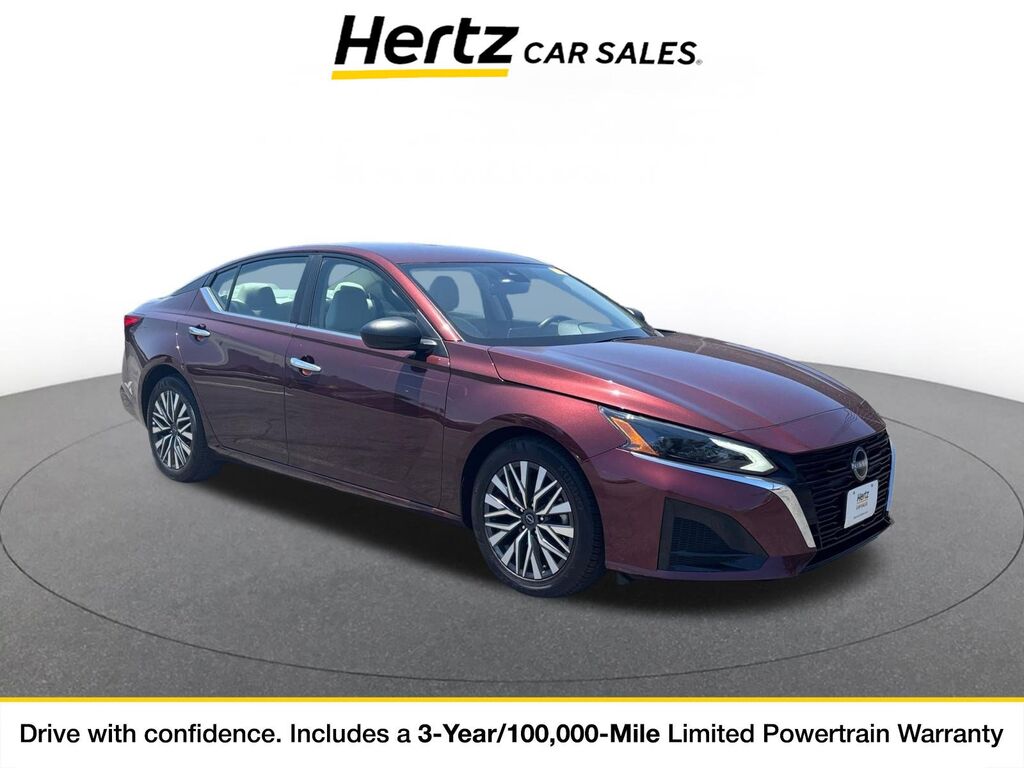 2025 Nissan Altima SV — photo 1 of 11