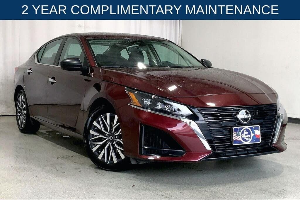 2025 Nissan Altima 2.5 SV — photo 1 of 1