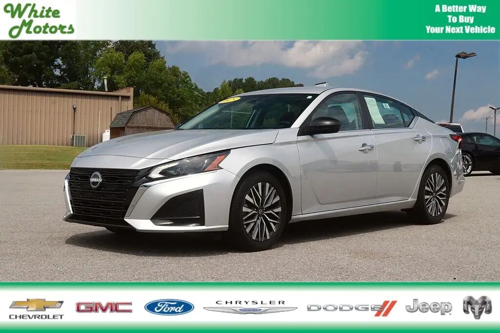 2025 Nissan Altima 2.5 SV — photo 1 of 13