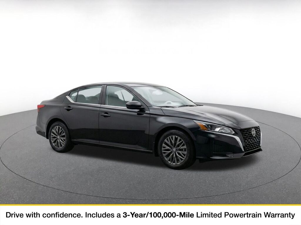 2025 Nissan Altima SV — photo 1 of 9