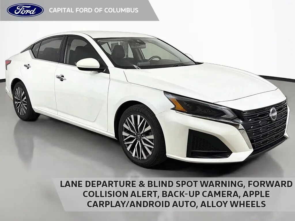 2023 Nissan Altima 2.5 SV — photo 1 of 13