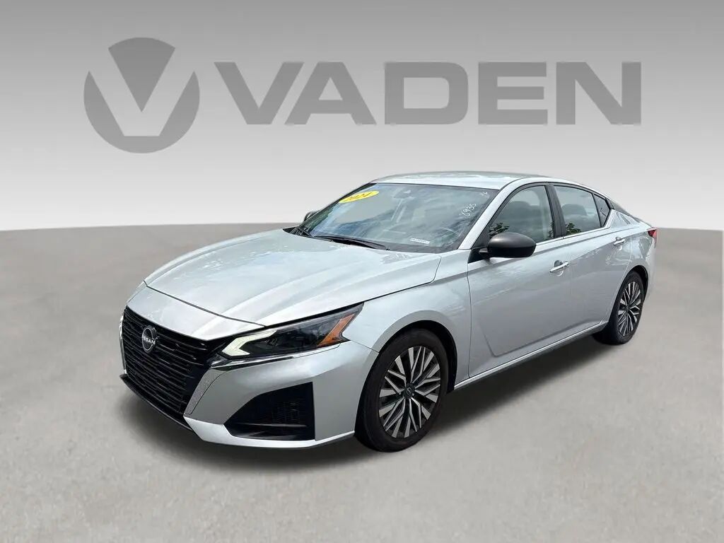 2024 Nissan Altima 2.5 SV — photo 1 of 12