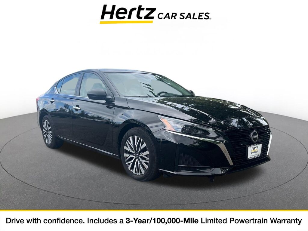2025 Nissan Altima SV — photo 1 of 11