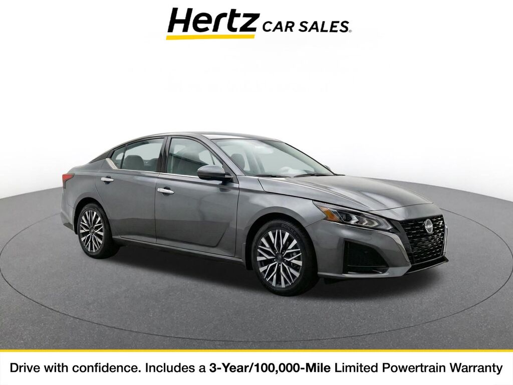 2025 Nissan Altima SV — photo 1 of 8