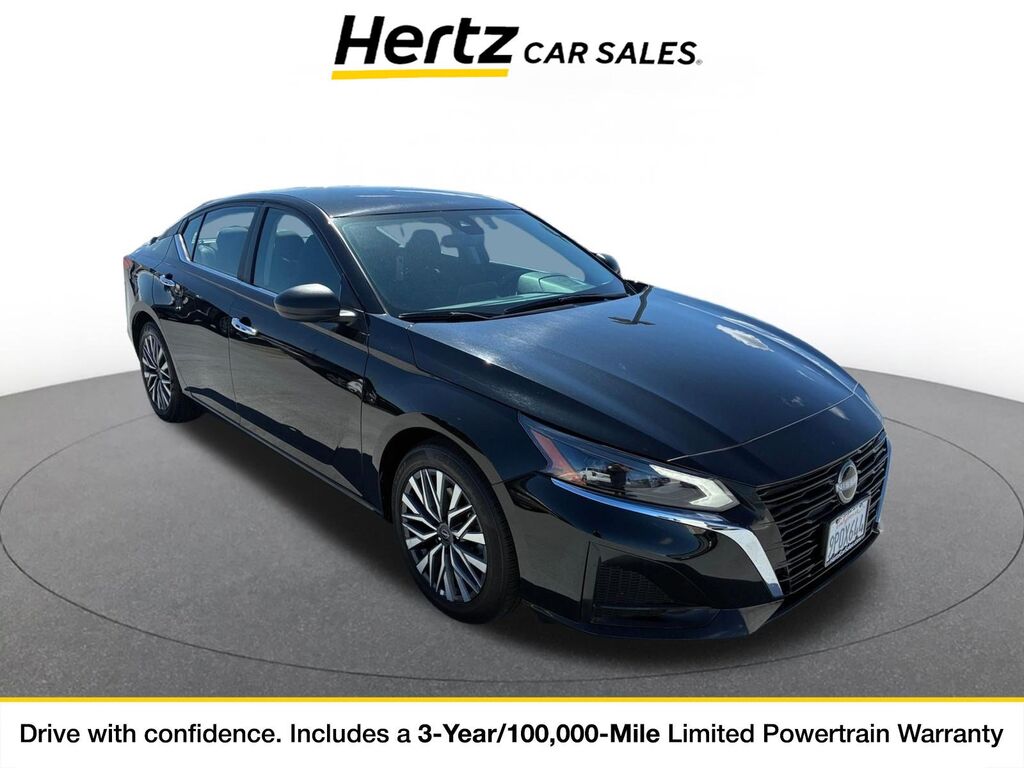 2025 Nissan Altima SV — photo 1 of 11