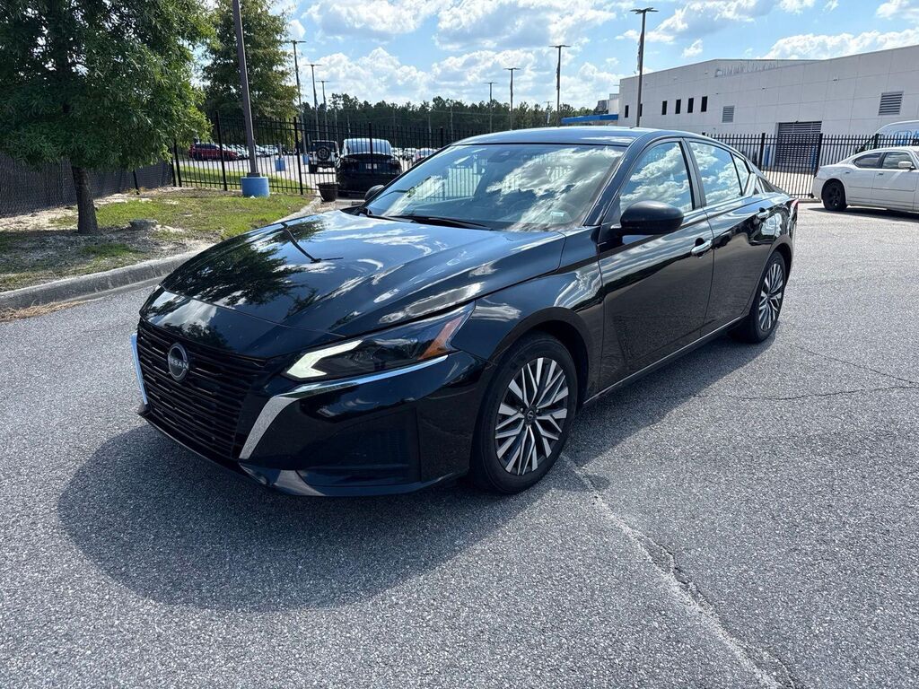 2025 Nissan Altima 2.5 SV — photo 1 of 7