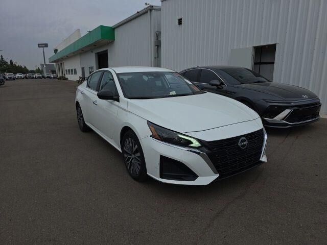 2025 Nissan Altima 2.5 SV — photo 1 of 13