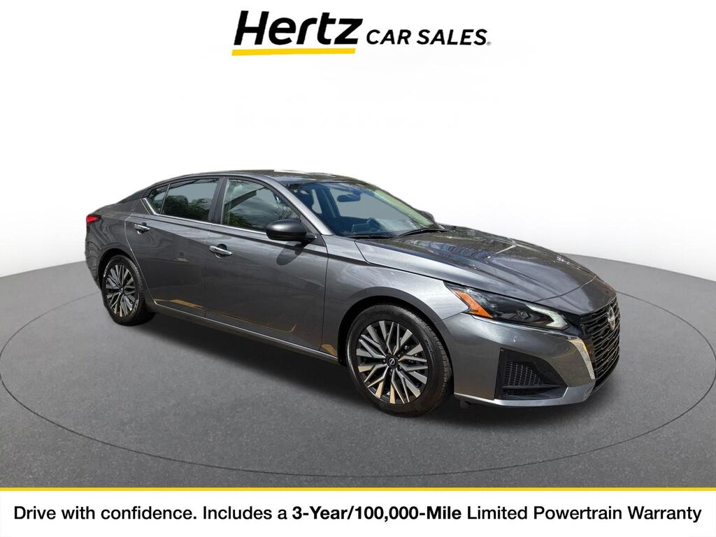 2025 Nissan Altima SV — photo 1 of 11