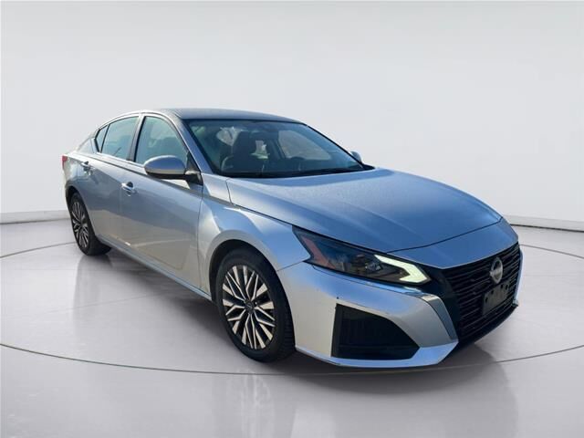 2023 Nissan Altima 2.5 SV — photo 1 of 13