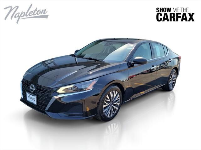 2024 Nissan Altima 2.5 SV — photo 1 of 13