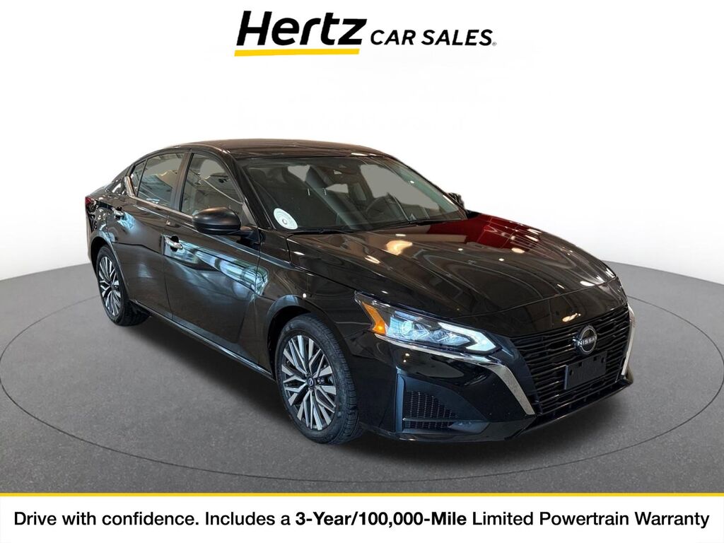 2025 Nissan Altima SV — photo 1 of 11