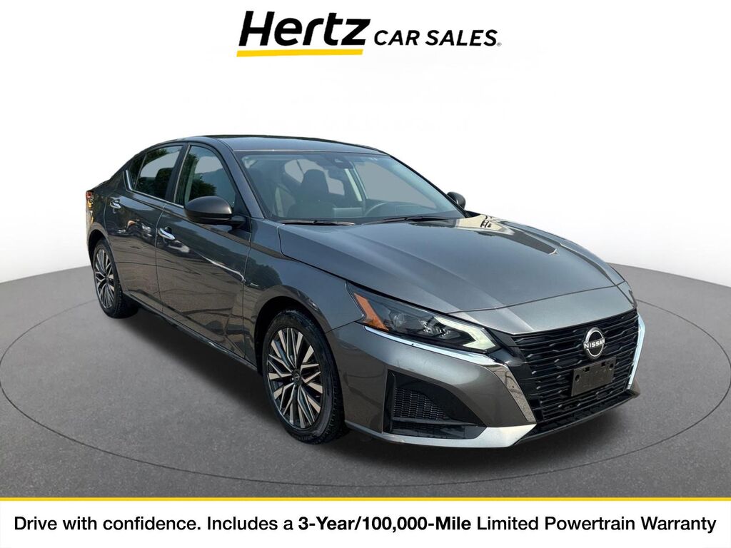2025 Nissan Altima SV — photo 1 of 11