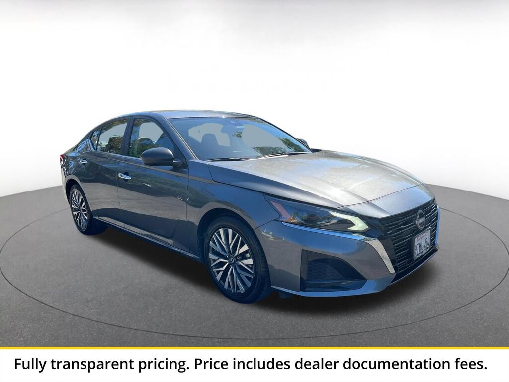 2025 Nissan Altima SV — photo 1 of 1