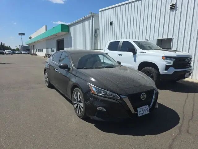 2022 Nissan Altima 2.5 SV — photo 1 of 5
