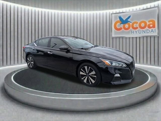 2022 Nissan Altima 2.5 SV — photo 1 of 13