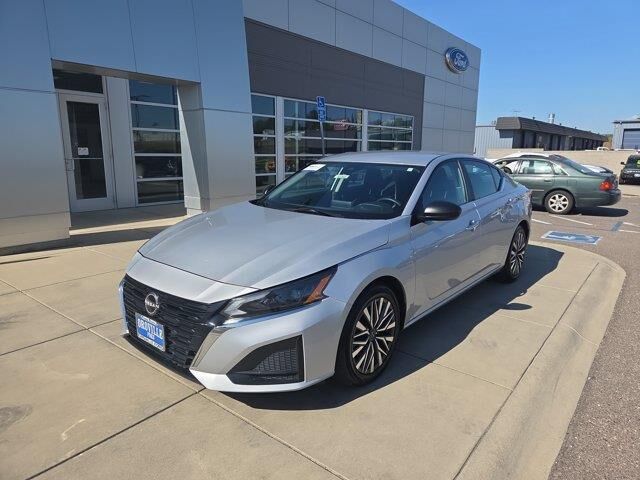2024 Nissan Altima 2.5 SV — photo 1 of 13