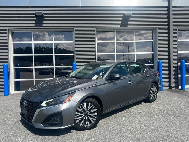 2024 Nissan Altima 2.5 SV — photo 1 of 11