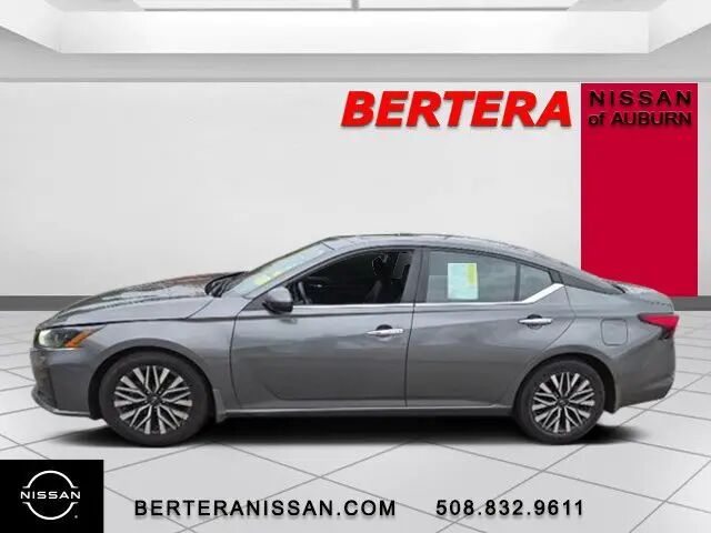 2024 Nissan Altima 2.5 SV — photo 1 of 13