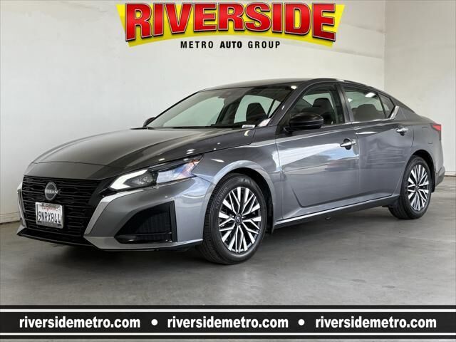 2024 Nissan Altima 2.5 SV — photo 1 of 13