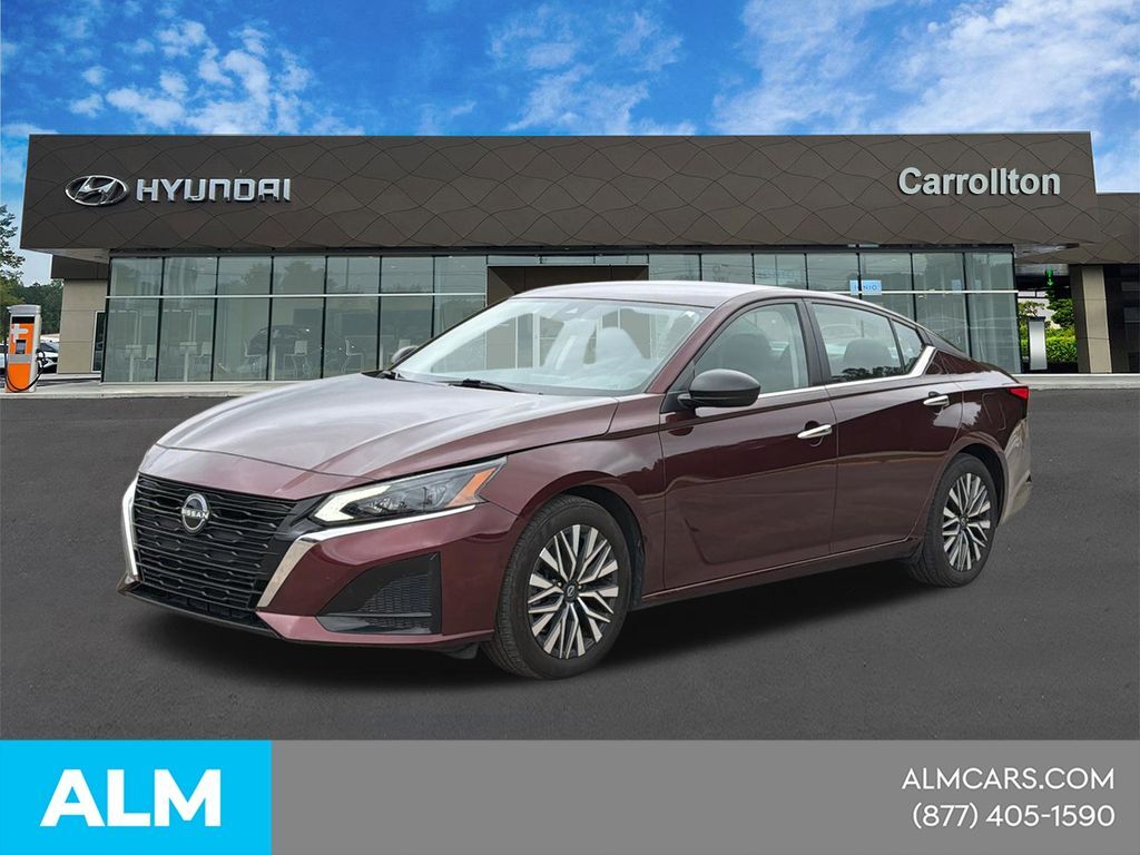 2025 Nissan Altima 2.5 SV — photo 1 of 13