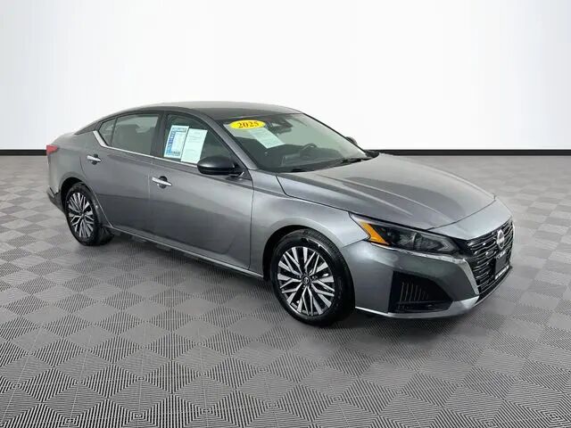 2025 Nissan Altima 2.5 SV — photo 1 of 13