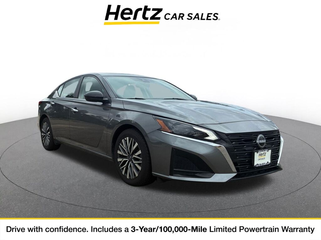2025 Nissan Altima SV — photo 1 of 11