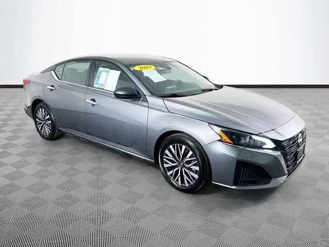 2025 Nissan Altima 2.5 SV — photo 1 of 13